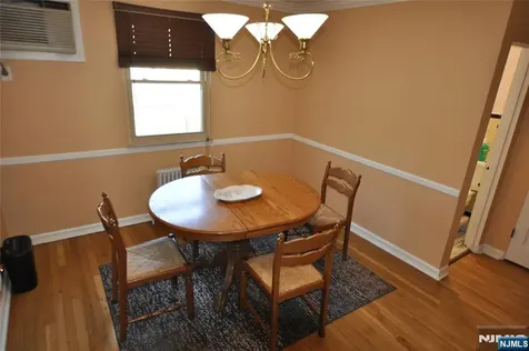 135 E Clinton Bergenfield NJ 07621