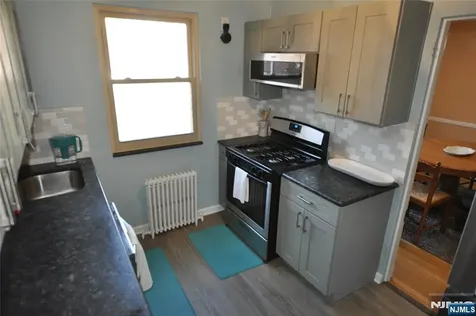 135 E Clinton Bergenfield NJ 07621