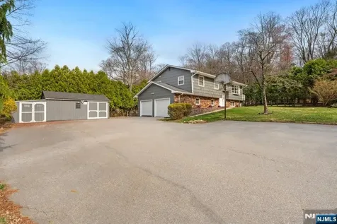 13 Hunters Lane Andover Twsp NJ 07821