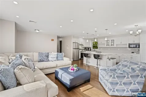 13 Hunters Lane Andover Twsp NJ 07821
