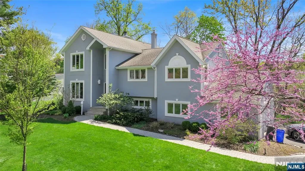 1 Collins Avenue Closter NJ 07624