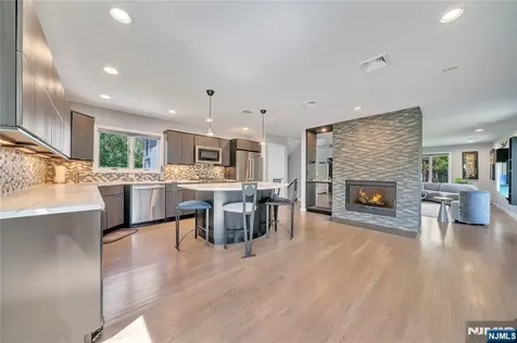 1 Collins Avenue Closter NJ 07624