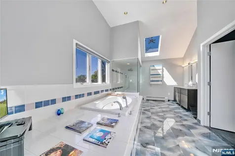 1 Collins Avenue Closter NJ 07624