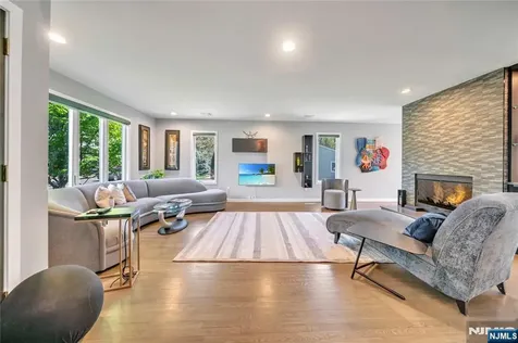 1 Collins Avenue Closter NJ 07624