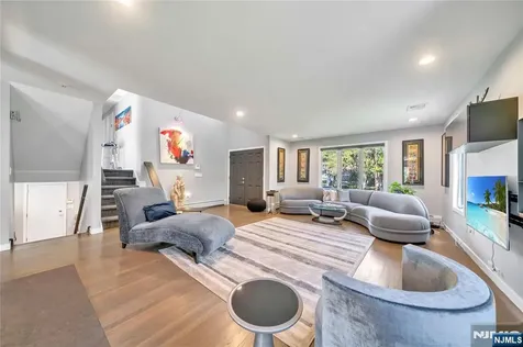 1 Collins Avenue Closter NJ 07624