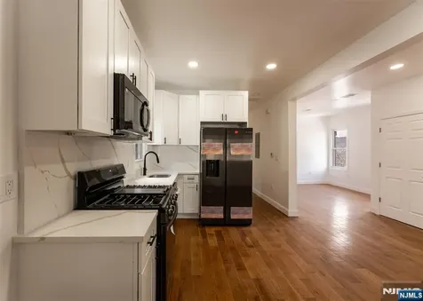 152 Washington Street Lodi NJ 07644