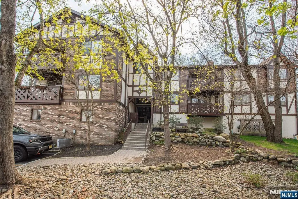 802 Thoreau Court Mahwah NJ 07430