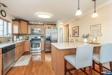 802 Thoreau Court Mahwah NJ 07430