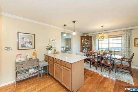 802 Thoreau Court Mahwah NJ 07430