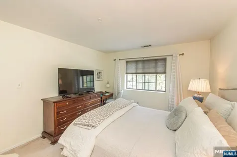 802 Thoreau Court Mahwah NJ 07430