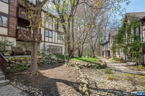 802 Thoreau Court Mahwah NJ 07430