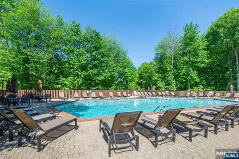 802 Thoreau Court Mahwah NJ 07430