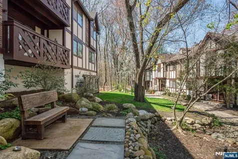 802 Thoreau Court Mahwah NJ 07430