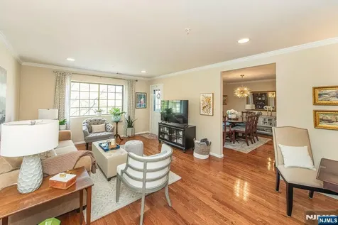 802 Thoreau Court Mahwah NJ 07430