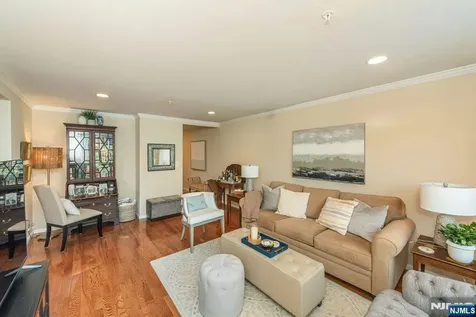802 Thoreau Court Mahwah NJ 07430