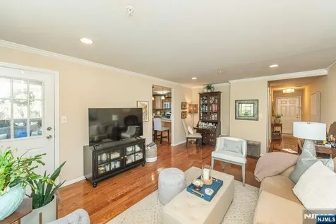 802 Thoreau Court Mahwah NJ 07430