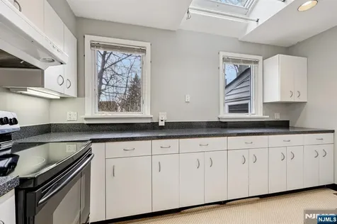 971 Garrison Avenue Teaneck NJ 07666