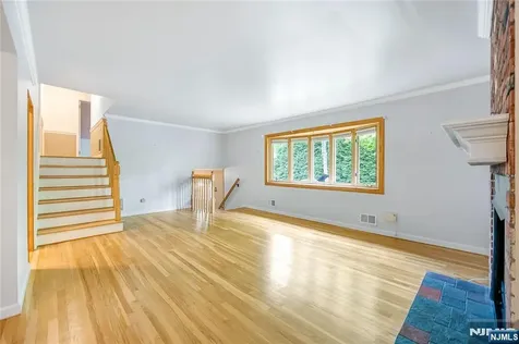 18 Dogwood Court Westwood NJ 07675