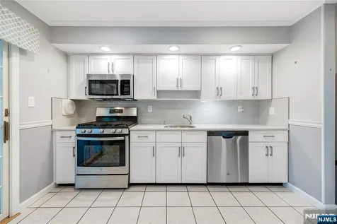 18 Dogwood Court Westwood NJ 07675