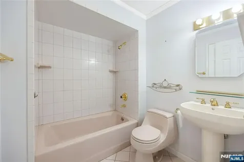 18 Dogwood Court Westwood NJ 07675