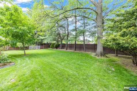 18 Dogwood Court Westwood NJ 07675