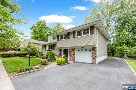 18 Dogwood Court Westwood NJ 07675