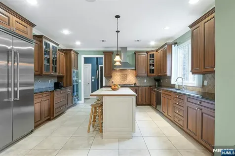 103 Ivy Lane River Vale NJ 07675