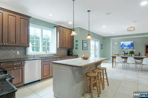 103 Ivy Lane River Vale NJ 07675