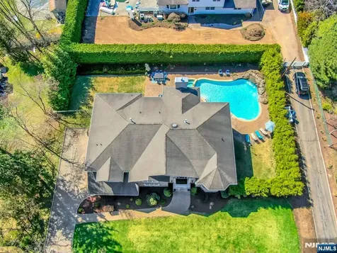 103 Ivy Lane River Vale NJ 07675