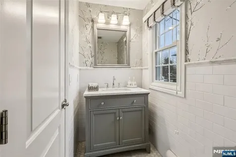 46 Van Blarcom Lane Wyckoff NJ 07481