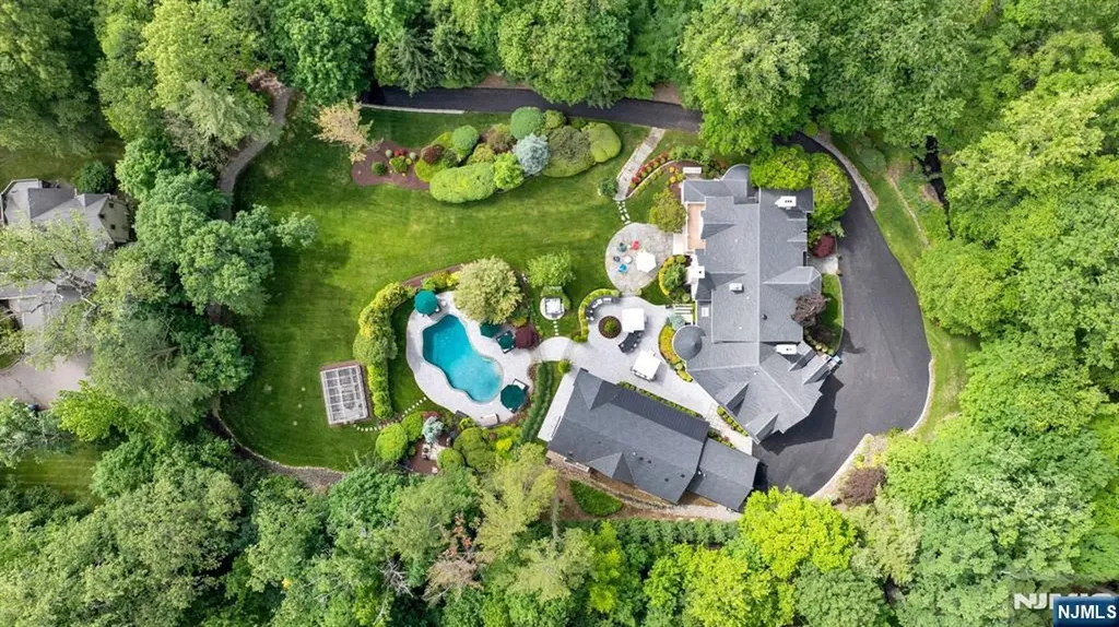 211 Highwood Avenue Tenafly NJ 07670