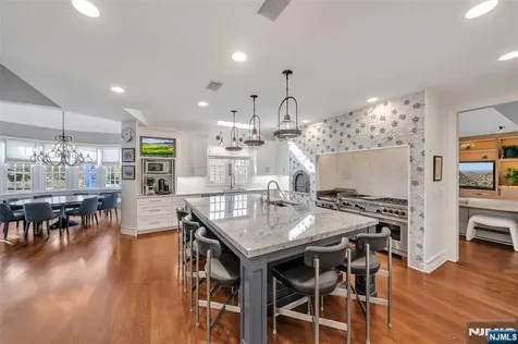 211 Highwood Avenue Tenafly NJ 07670