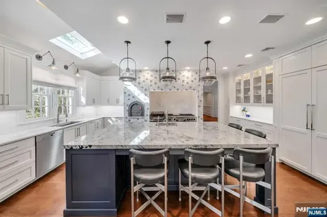 211 Highwood Avenue Tenafly NJ 07670