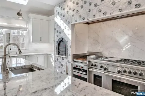 211 Highwood Avenue Tenafly NJ 07670