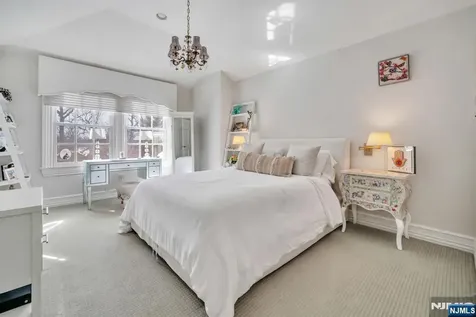 211 Highwood Avenue Tenafly NJ 07670