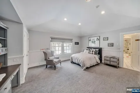 211 Highwood Avenue Tenafly NJ 07670