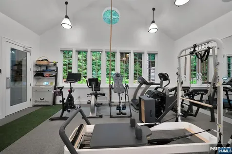 211 Highwood Avenue Tenafly NJ 07670
