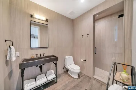 211 Highwood Avenue Tenafly NJ 07670