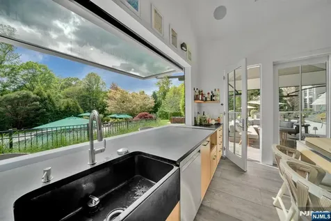 211 Highwood Avenue Tenafly NJ 07670