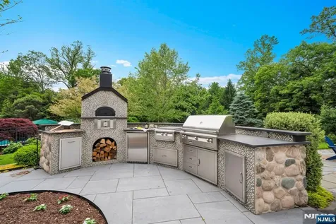 211 Highwood Avenue Tenafly NJ 07670