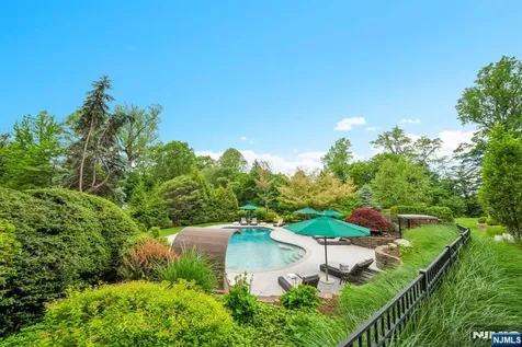 211 Highwood Avenue Tenafly NJ 07670