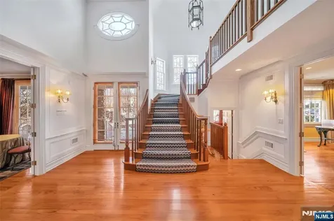 211 Highwood Avenue Tenafly NJ 07670