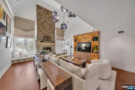 211 Highwood Avenue Tenafly NJ 07670