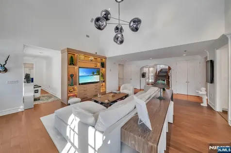 211 Highwood Avenue Tenafly NJ 07670
