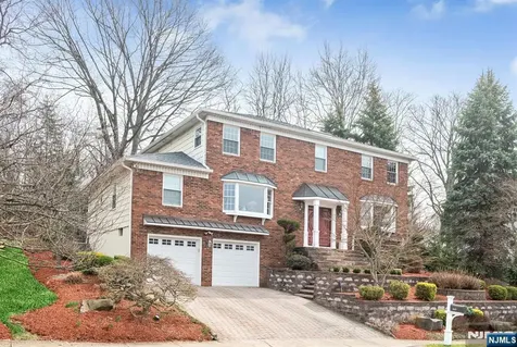 445 Pine Hill Road Leonia NJ 07605