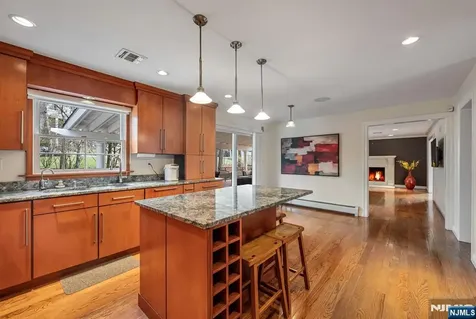 445 Pine Hill Road Leonia NJ 07605