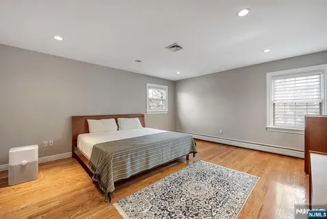 445 Pine Hill Road Leonia NJ 07605
