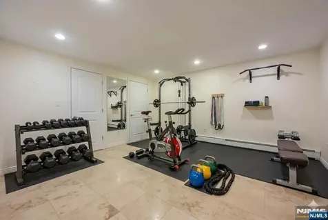445 Pine Hill Road Leonia NJ 07605