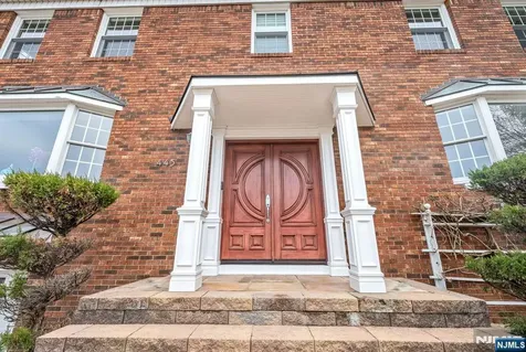 445 Pine Hill Road Leonia NJ 07605