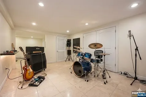 445 Pine Hill Road Leonia NJ 07605